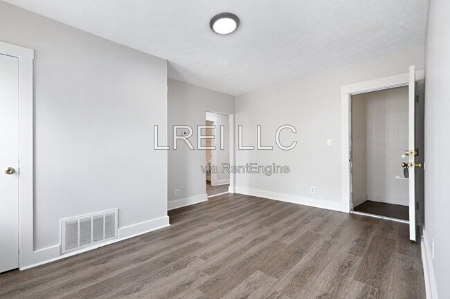 Building Photo - 1273 S Clay St