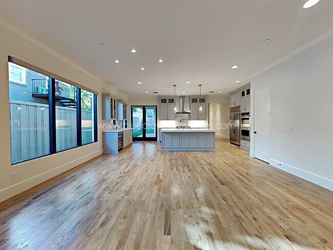 Foto del edificio - 4305 Emerson Ave