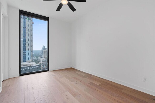Foto del edificio - 84 East Ave