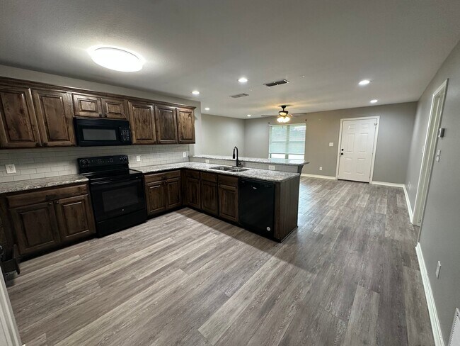 Building Photo - 7869 TX-154
