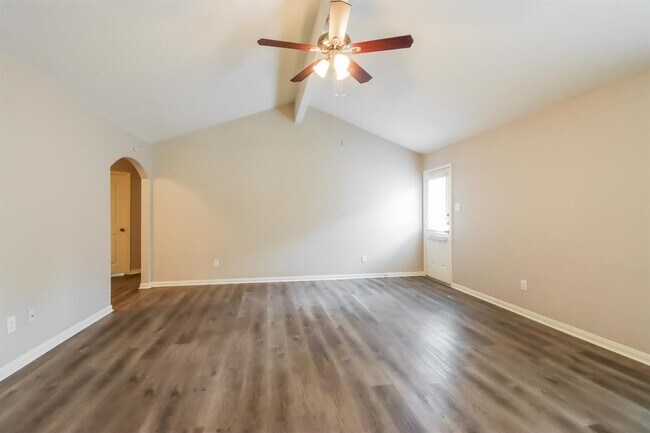 Building Photo - 15911 Newport Pl