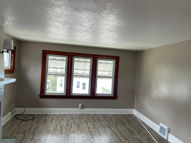 Foto del edificio - 45 Bellwood Ave