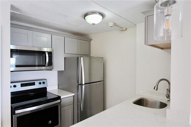 Building Photo - 1508 Capella S