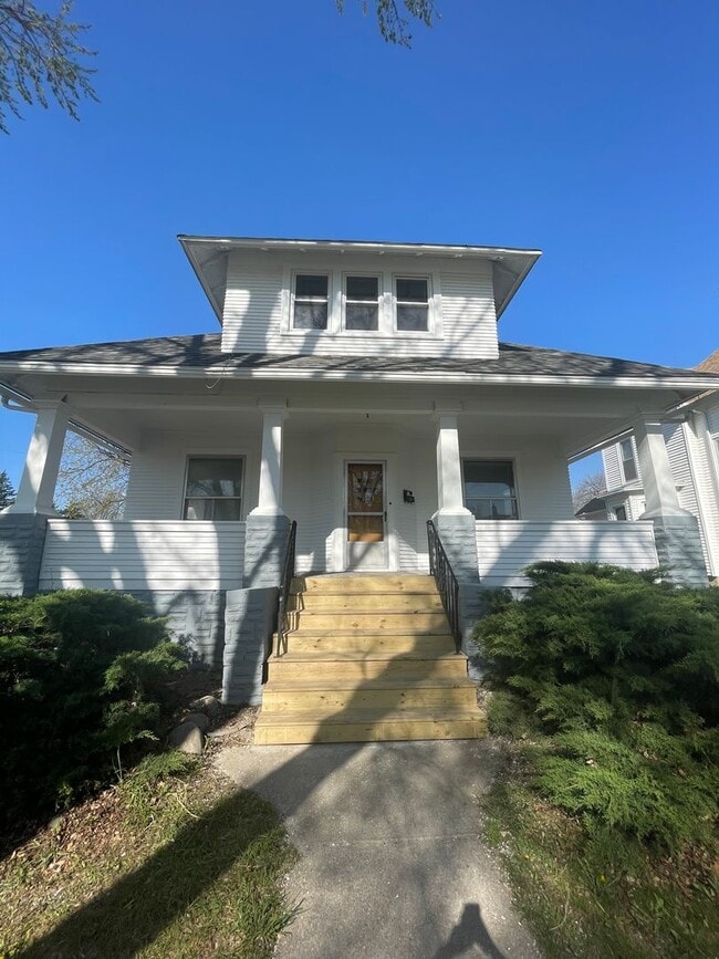 Building Photo - 107 N 10th St