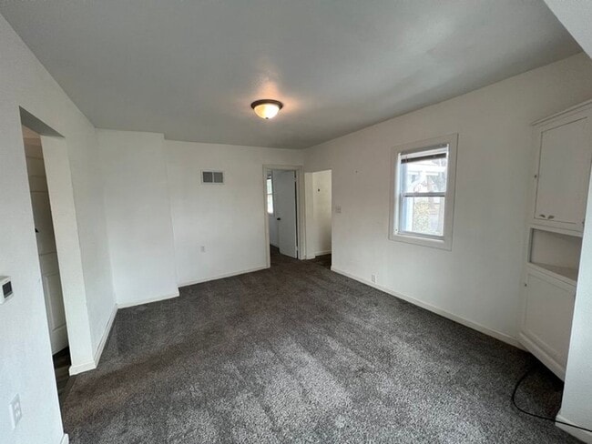 Building Photo - 1006 Monroe St