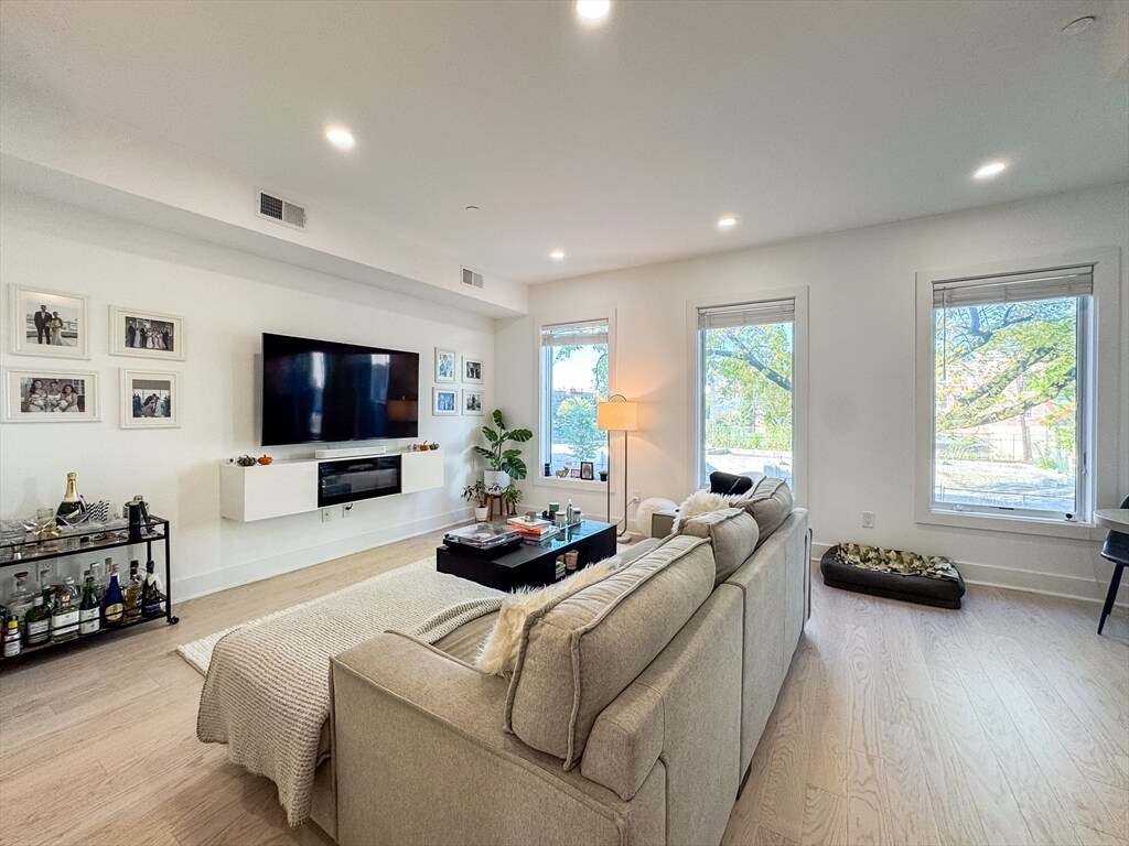 Foto principal - 231 Maverick St