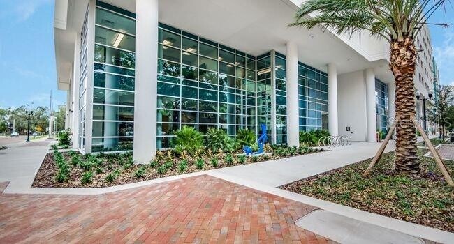 Foto del edificio - 100 Lake Ave