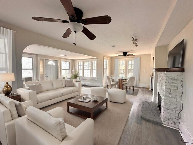 Foto del edificio - 303 N Lakeside Dr