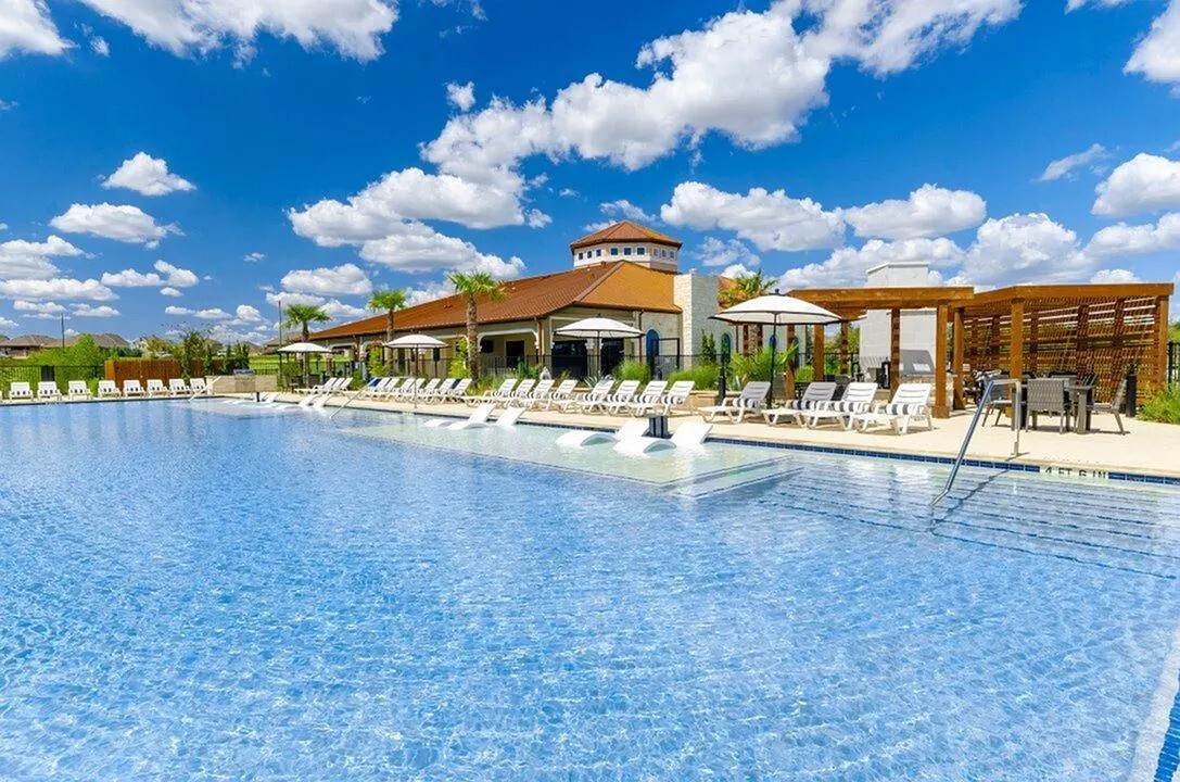 Primary Photo - Luxury Apartments for Discerning Individuals