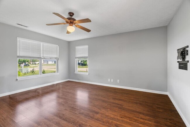 Foto del edificio - Spacious 4-Bedroom Home with Large Fenced Yard in Quiet West Lafayette Neighborhood