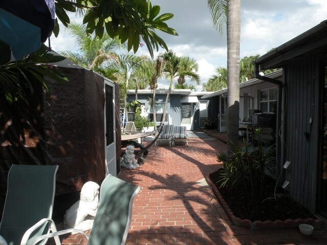Building Photo - 665 Poinsettia Ave