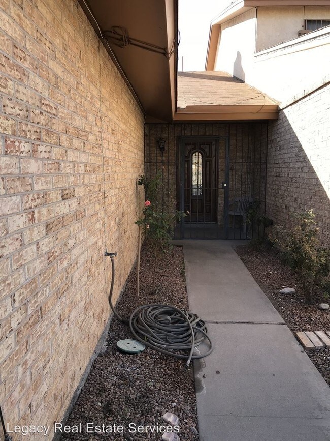 Building Photo - 160 Silver Shadow Dr
