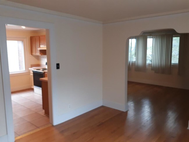 Foto del edificio - 1358-1360 Beaconsfield Ave