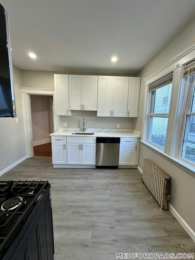 Building Photo - 45 Warner St