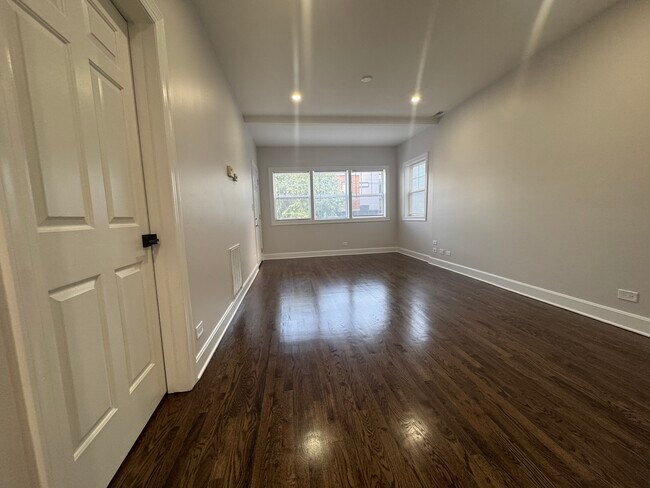 Living room - 2714 W Julia Ct Apartments