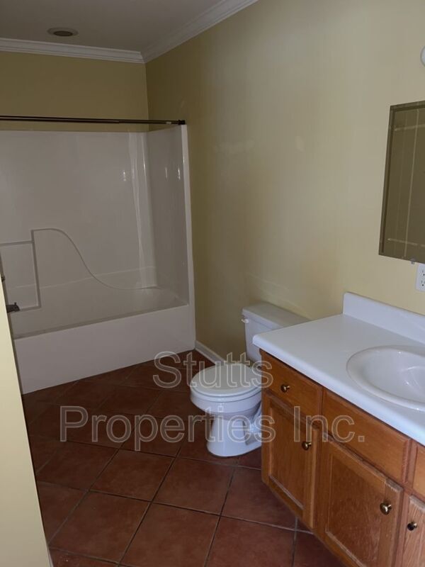 290 Co Rd 30 Unit Apt 103, Florence, AL 35634 Condo for Rent in