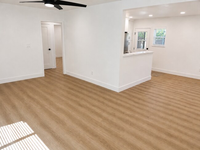 Foto del edificio - 795 W Pomona Blvd