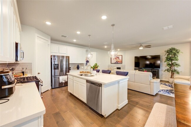 Foto del edificio - 9210 Lair Cove Dr