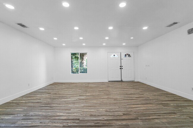 Foto del edificio - 3500 Desert Oak Dr