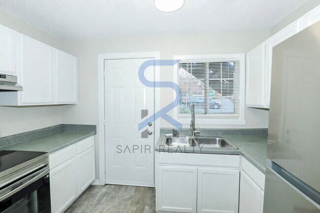 Foto del edificio - 2045 Alison Ct SW