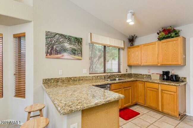 Building Photo - 4871 VISTA Pl