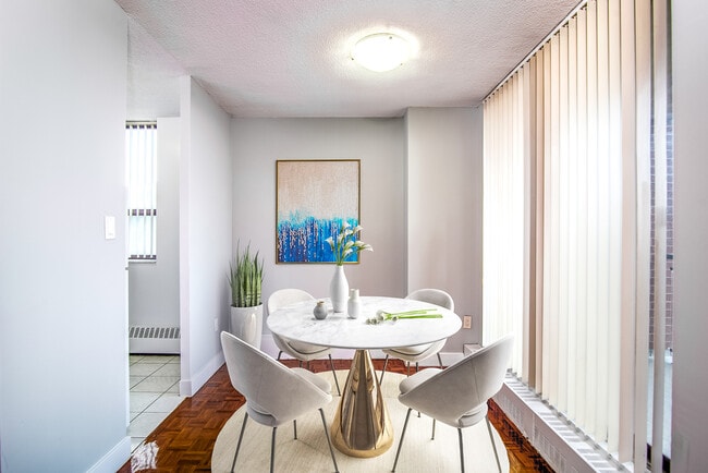 Building Photo - Goldengate