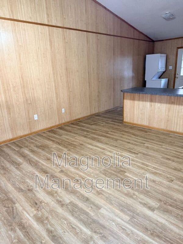 Building Photo - 1105 Alexander Ave