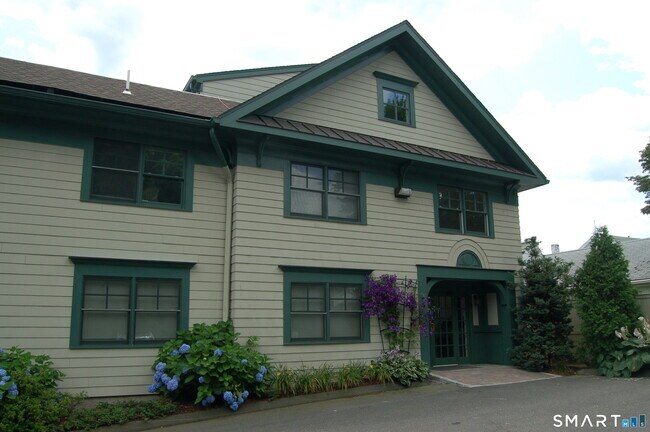 Building Photo - 365 Westport Ave