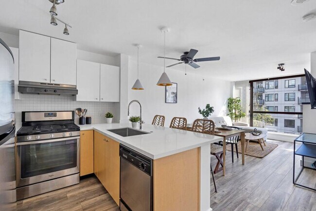 Photo du bâtiment - 124 W 1st St