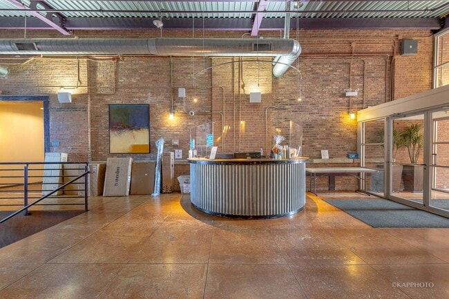 Building Photo - 500 S Clinton St