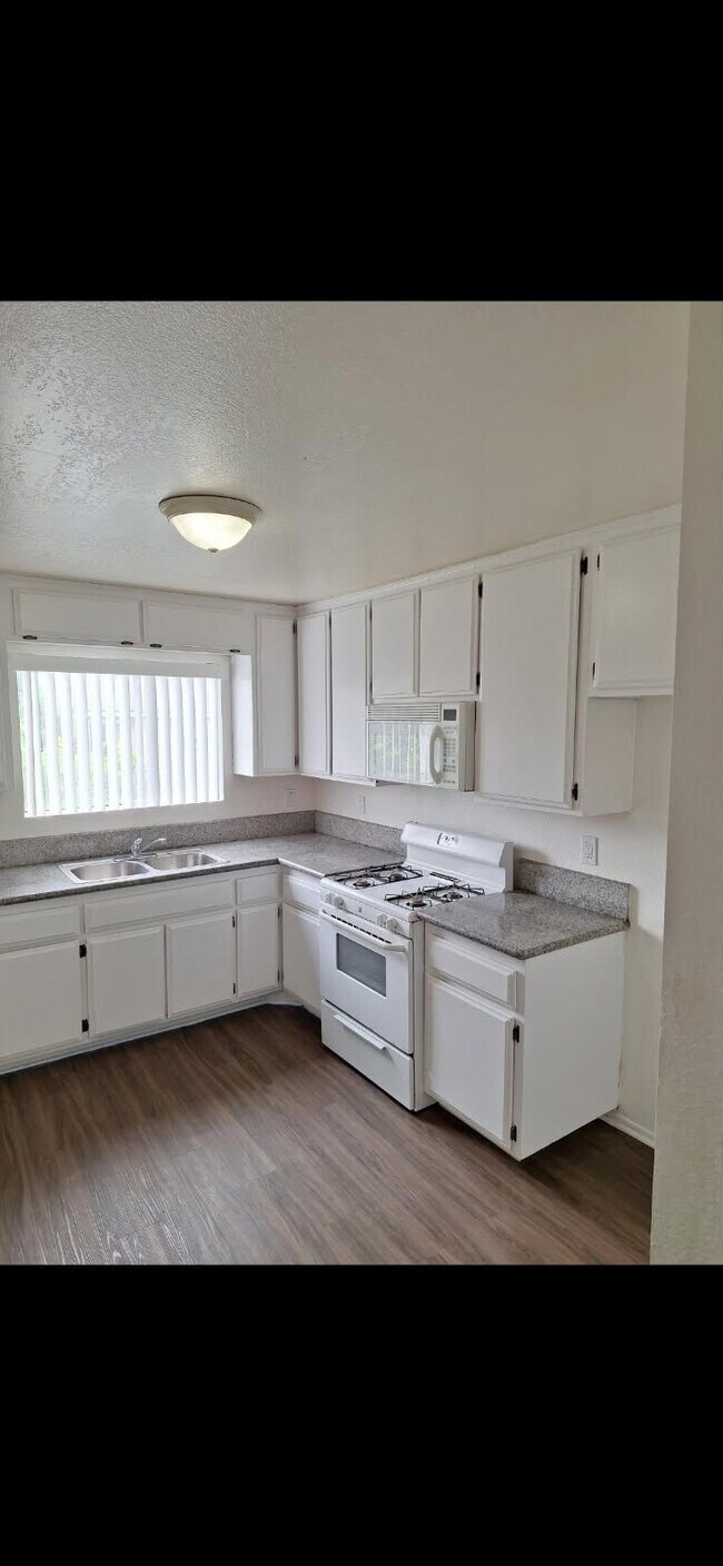 Foto del edificio - 1321 Turquoise Ave