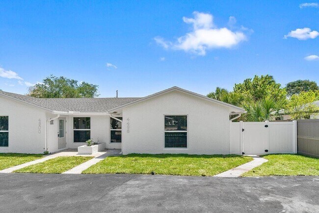 Foto del edificio - 4498 NW 2nd Ave