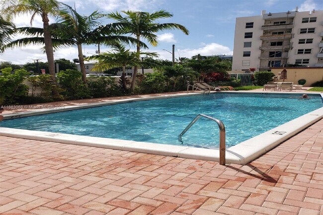 Foto del edificio - 200 S Birch Rd