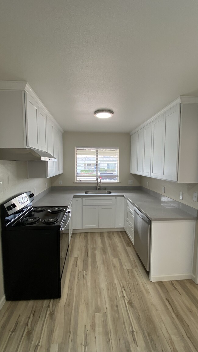 Building Photo - 37462 Briarwood Dr