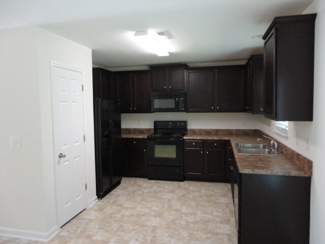 Building Photo - 5000 Peppercorn Lane