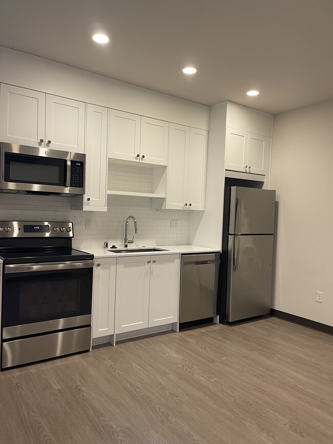 Building Photo - 2613 3rd Ave W