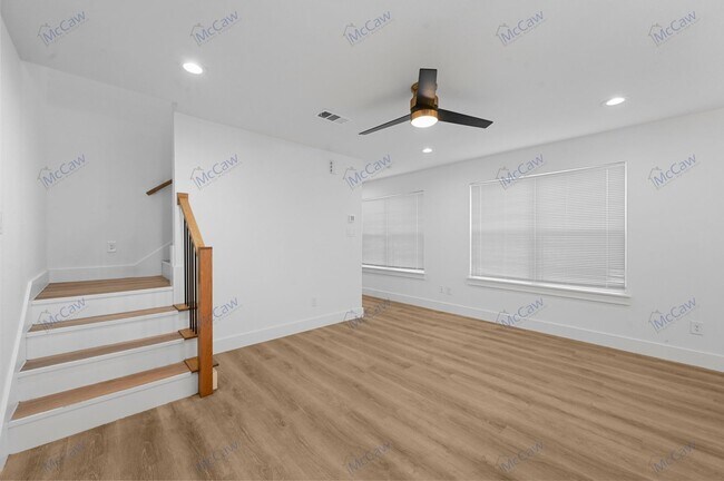 Foto del edificio - Gorgeous 3/2.5 Duplex in Greenville!