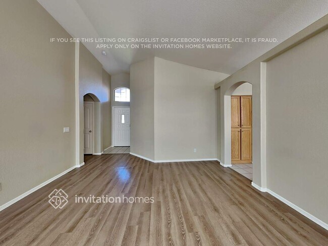 Foto del edificio - 2542 N 124th Dr