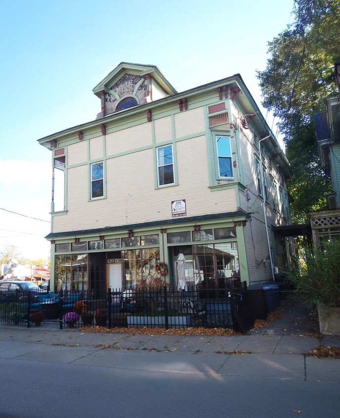 Primary Photo - 120 Dell St