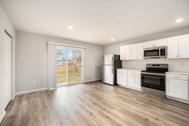 Building Photo - 989 Lancaster St