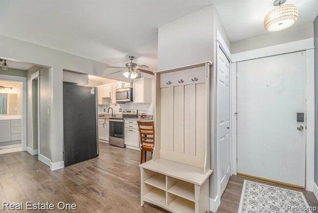 Building Photo - 803 Plate St