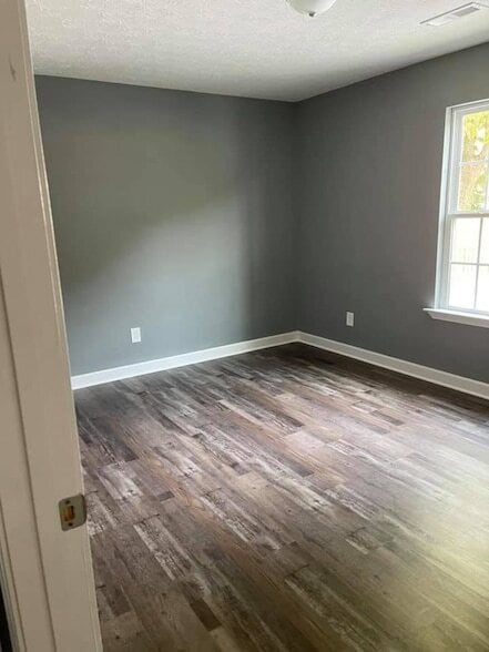 Building Photo - 130 S Main St