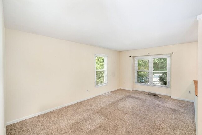 Building Photo - 10701 Houck Dr