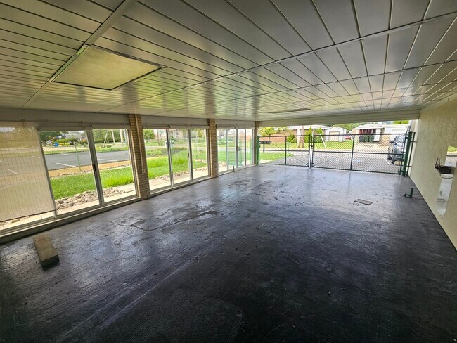 Foto del edificio - 440 Drummond St