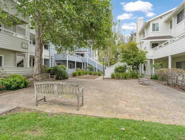 Building Photo - 41 Grandview Street
