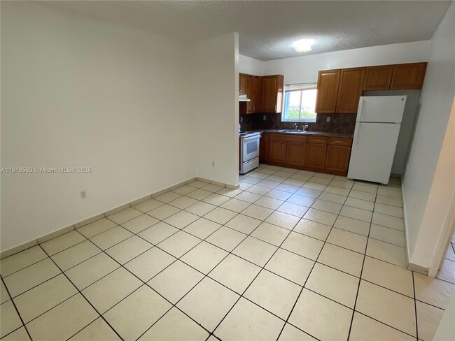 Foto del edificio - 452 SW 10th St