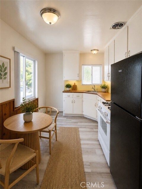 Foto del edificio - 502 E Cypress Ave