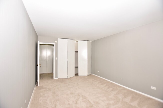 Building Photo - 912 Ridge Square