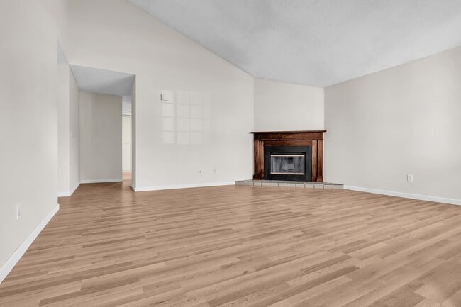 Building Photo - 1688 Bruin St