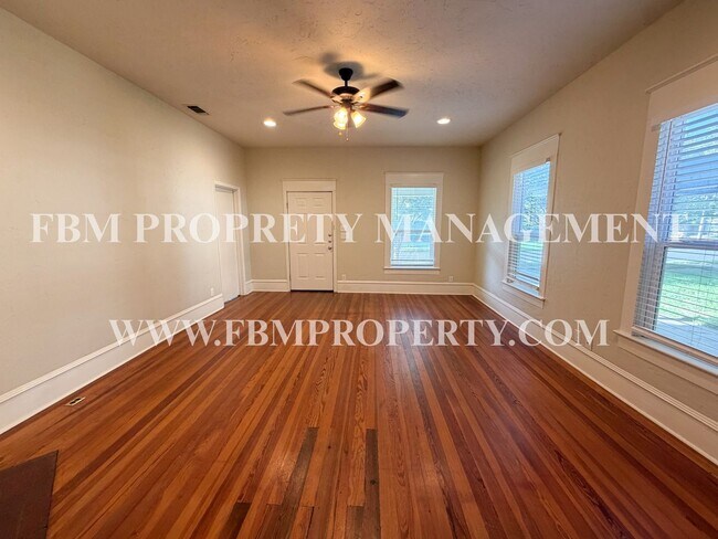 Foto del edificio - 604 W Knox St